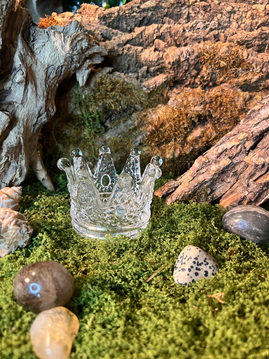 Glass crown candle holder